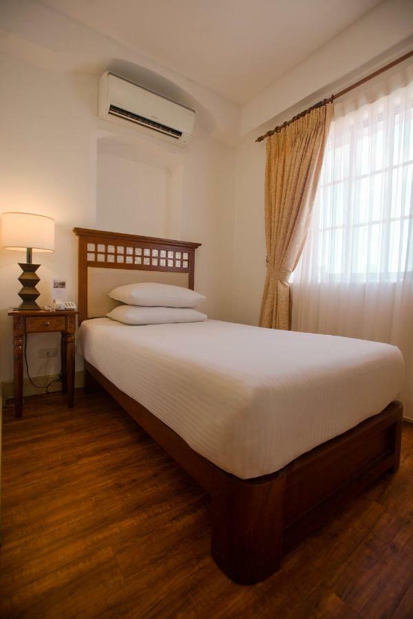 Hotel Emilia Davao Ngoại thất bức ảnh