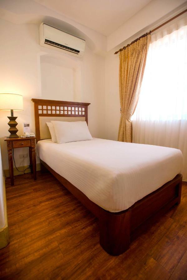 Hotel Emilia Davao Ngoại thất bức ảnh